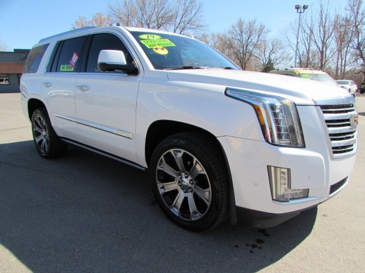 2019 White /Gray Leather Cadillac Escalade Platinum (1GYS4DKJXKR) with an 6.2L Ecotec gasoline engine, 8 speed automatic transmission, located at 4562 State Avenue, Billings, MT, 59101, (406) 896-9833, 45.769516, -108.526772 - 2019 Cadillac Escalade Platinum 4WD - Low miles - One owner! 6.2L V8 OHV 16V FFV Engine - 10 Speed Automatic Transmission - 4WD - 59,092 miles - One owner Platinum package - Dual zone climate control - power tilt and telescoping steering wheel - adaptive cruise control - Bose touchscreen audio - Photo#4